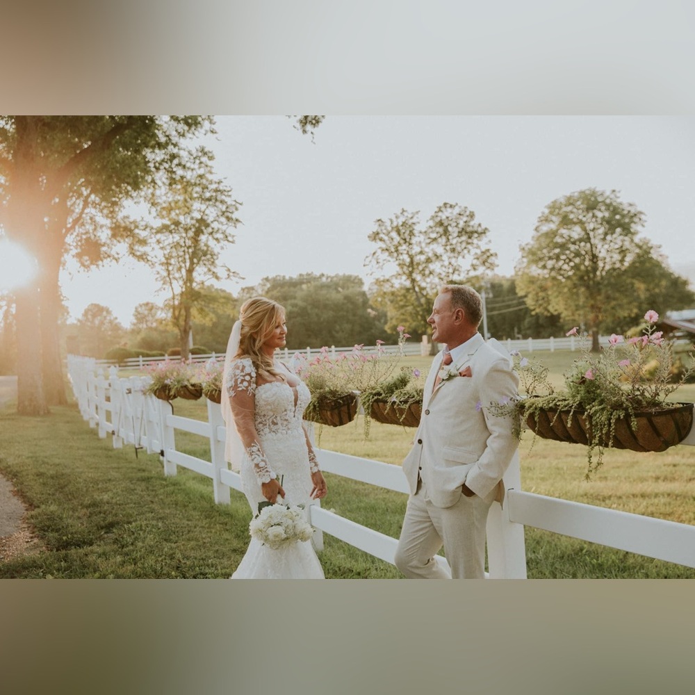 Designer PRONOVIAS PRIVEE Wedding Dress: JAMEELA w/ CUSTOM detach sleeves - Picture 9 of 14